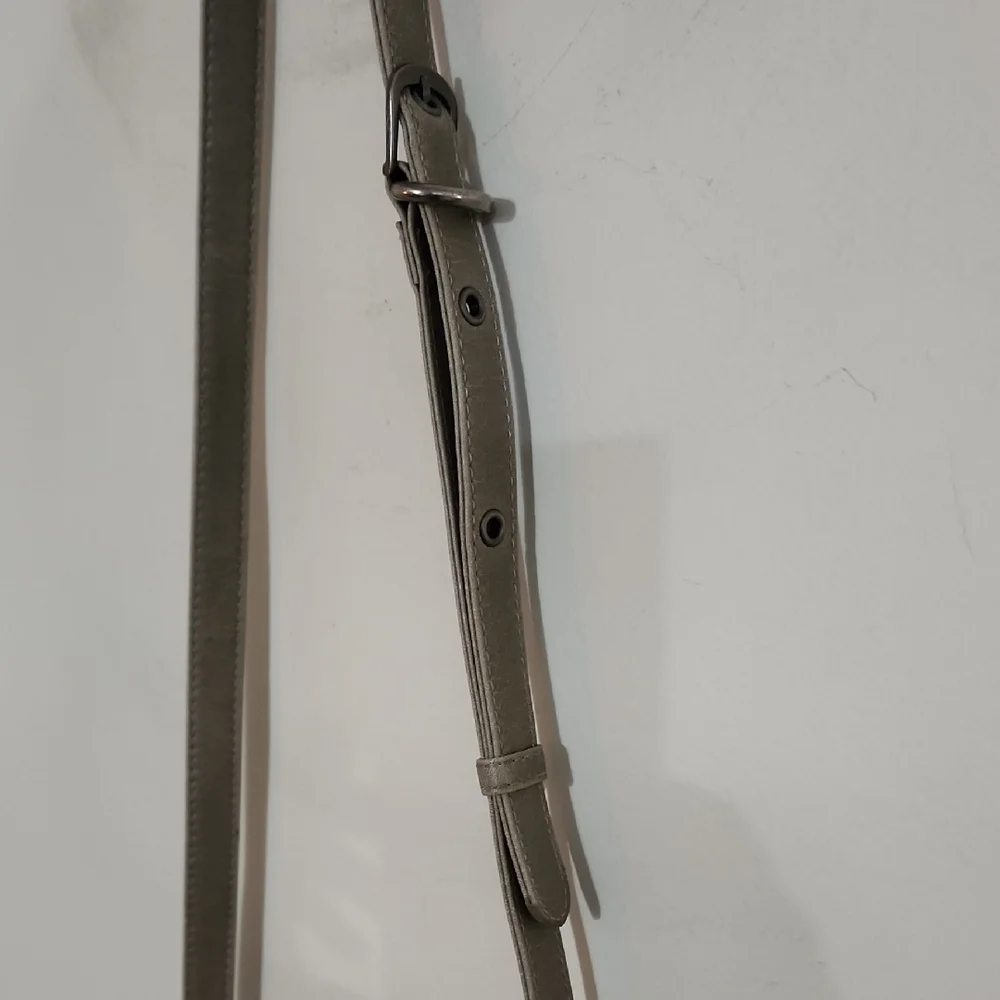 Matt & Nat Grey Vegan Crossbody With Adjustable Shoulder Strap Purse - Picture 7 of 9